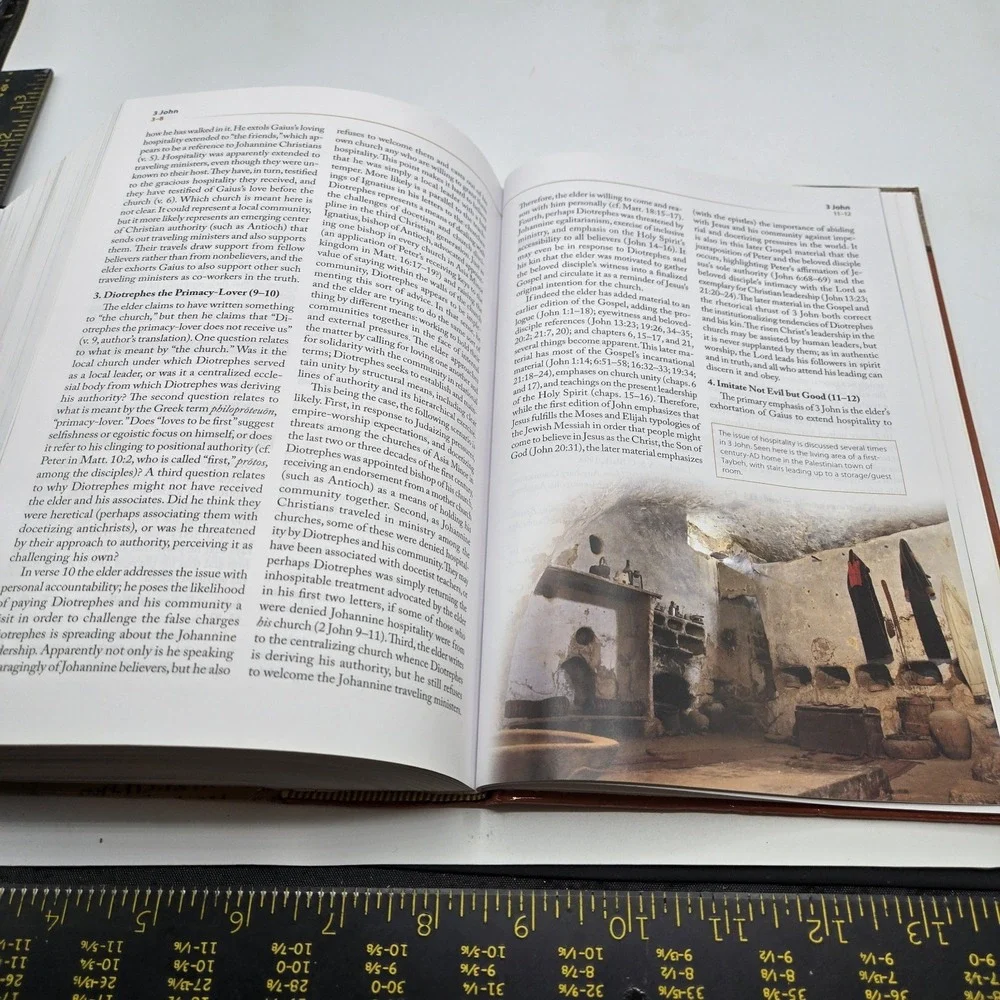 THE BAKER ILLUSTRATED BIBLE COMMENTARY By Gary‎ M. Burge & Andrew E. Hill VG